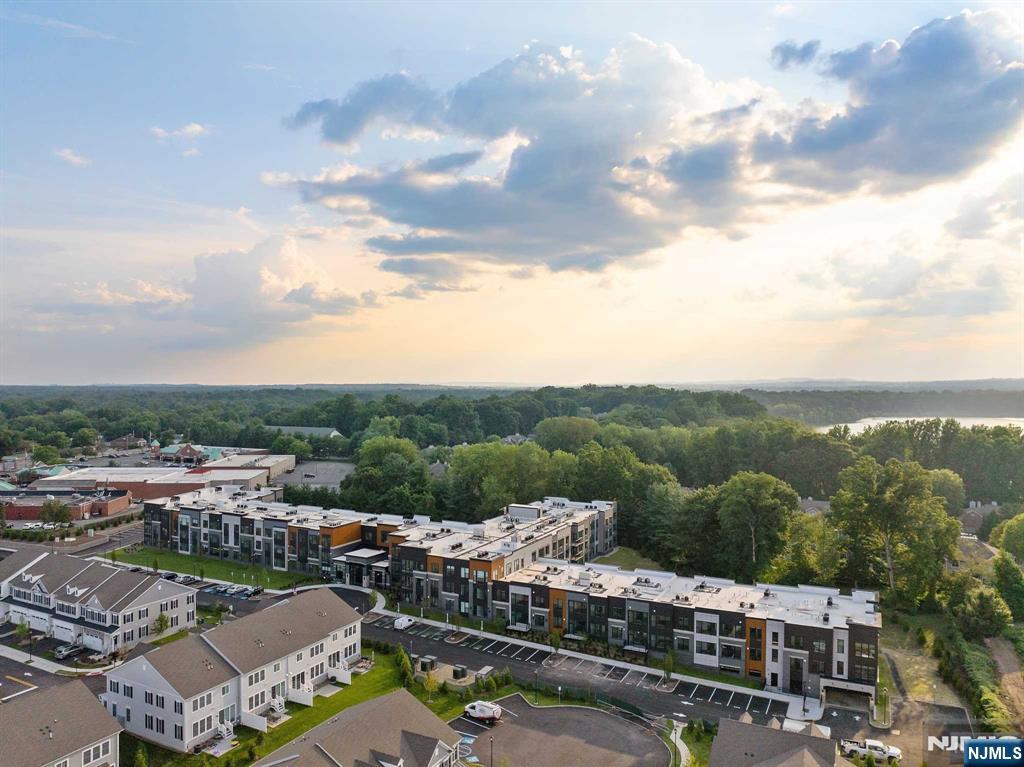 18 Park Avenue, Unit 1319 Old Tappan, NJ 07675 - Photo 33 of 33 a view of a city