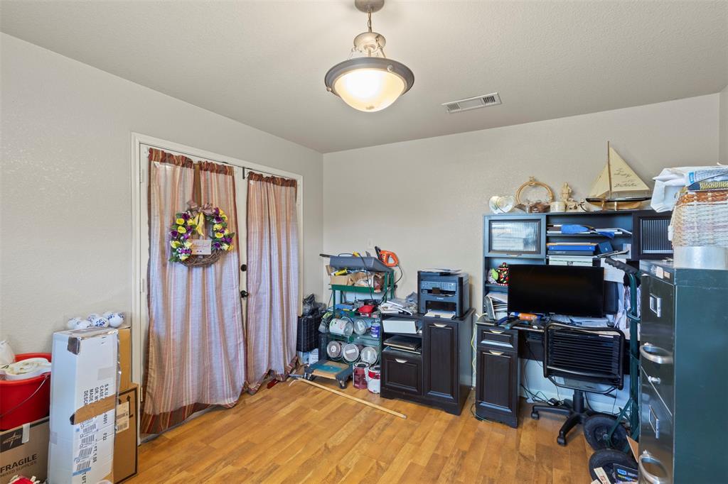 5215 Ganzer Road West Krum, TX 76249 - Photo 6 of 30 Gallery Image 6
