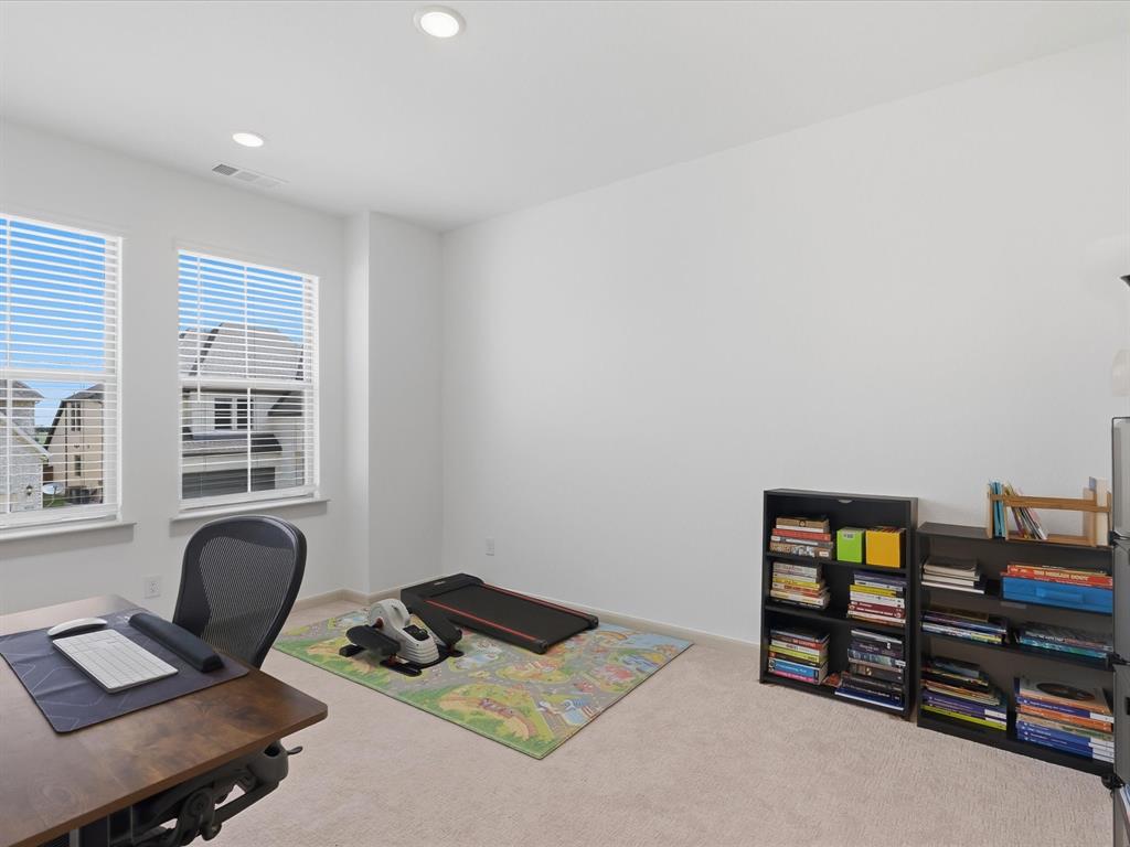 9533 Keep Street Frisco, TX 75035 - Photo 26 of 40 Spacious room featuring two large windows with horizontal blinds, recessed lighting, and neutral-toned carpeting