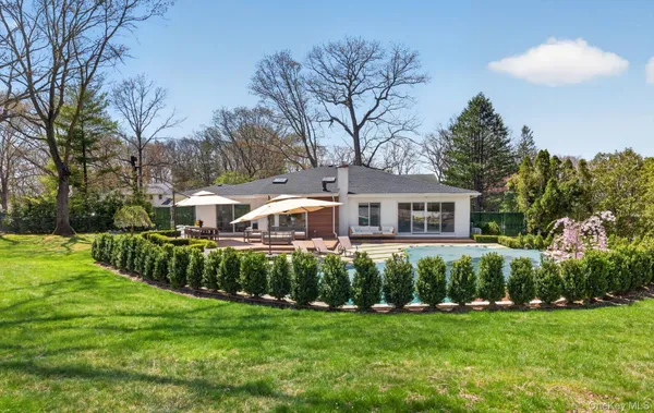 $2,299,000 | 161 Yukon Drive, Woodbury, NY 11797