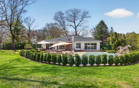 $2,299,000 | 161 Yukon Drive, Woodbury, NY 11797