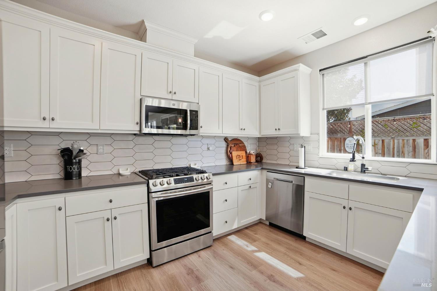 7750 Wildrose Way Rohnert Park, CA 94928 - Photo 10 of 40