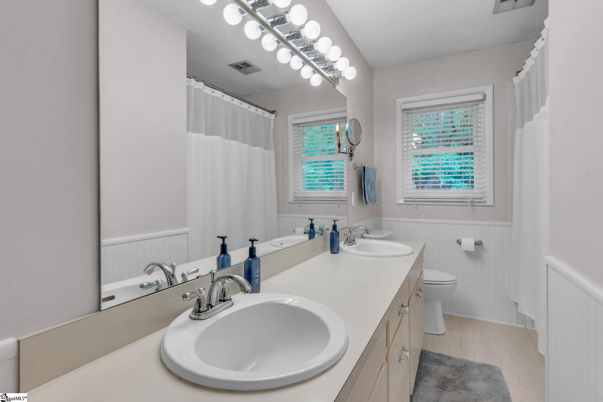 200 Rampey Street Easley, SC 29640 - Photo 16 of 41