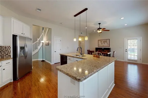 $2,850 | 203 Chimney Hill Circle, College Station, TX 77840