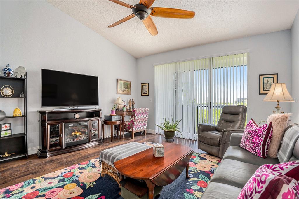 1107 Normandy Trace Road Tampa, FL 33602 - Photo 8 of 36 Living Room