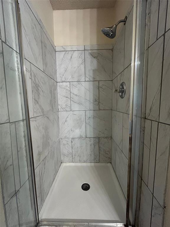 7917 Rattlers Court Arlington, TX 76002 - Photo 19 of 21 a bathroom with a shower