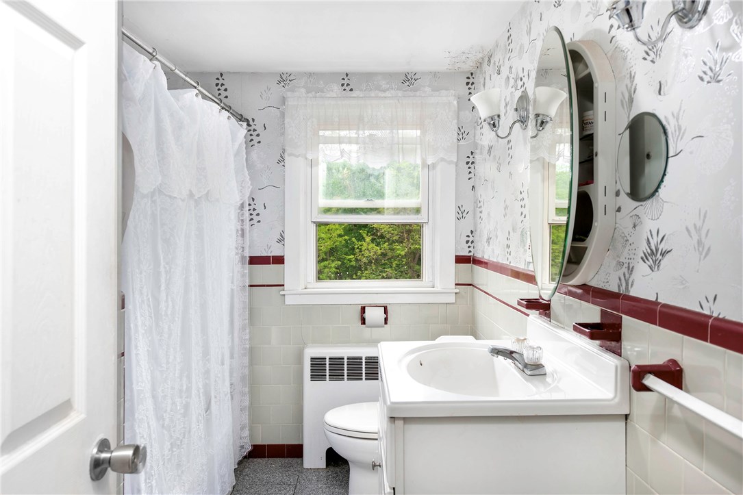 607 Mendon Road Woonsocket, RI 02895 - Photo 13 of 21