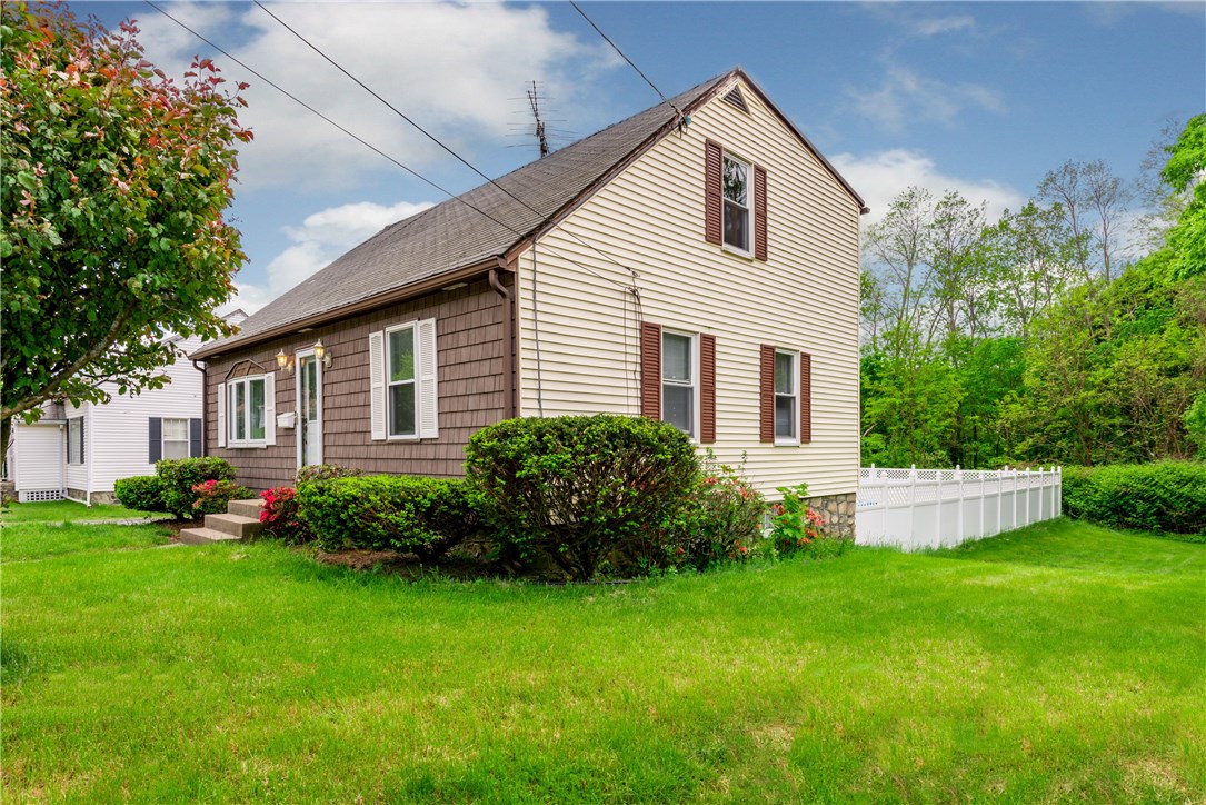 607 Mendon Road Woonsocket, RI 02895 - Photo 3 of 21