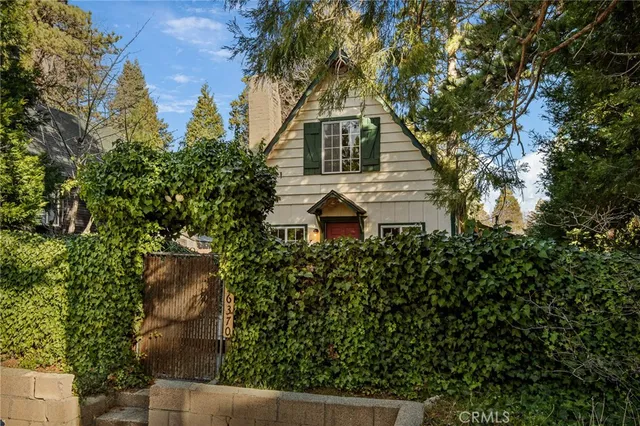 a house view with a outdoor space