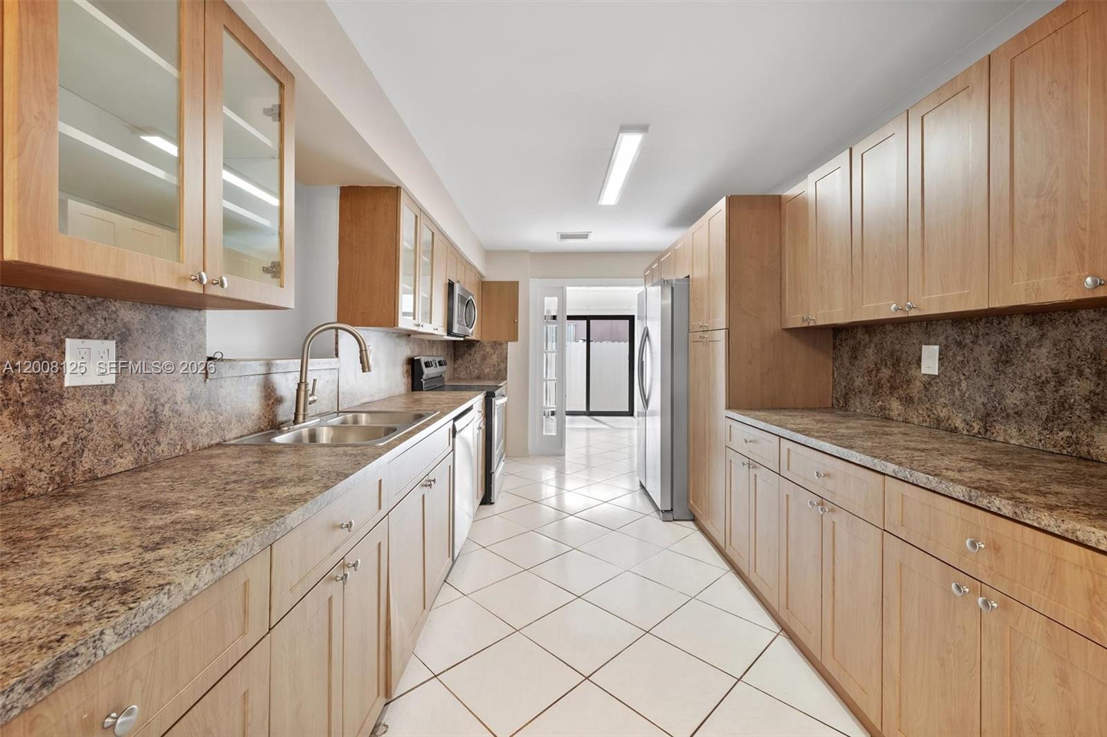 10320 Southwest 38th Terrace Miami, FL 33165 - Photo 9 of 20