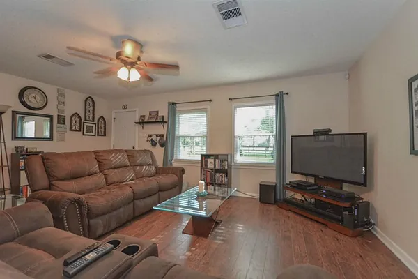 $1,900 | 116 Texas Avenue, League City, TX 77573