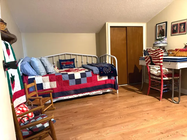 $315,900 | 2005 East Poplarwood Court, Rockville, IN 47872