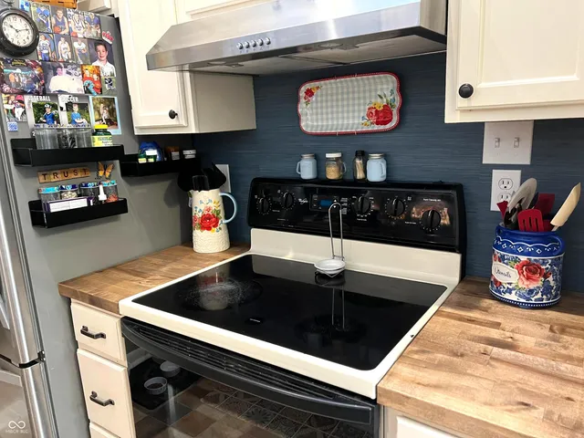 $315,900 | 2005 East Poplarwood Court, Rockville, IN 47872