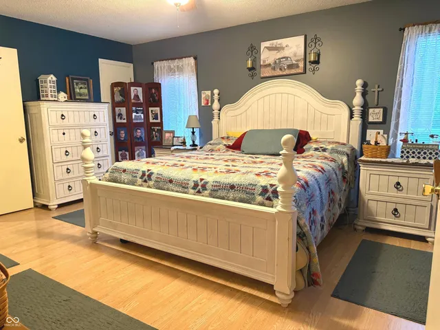 $315,900 | 2005 East Poplarwood Court, Rockville, IN 47872