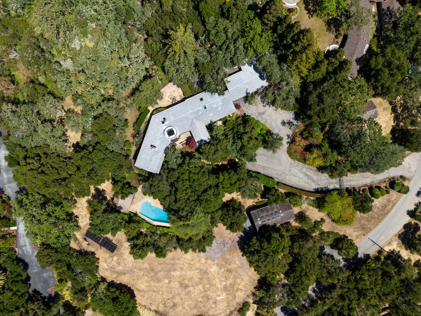 140 Degas Road Portola Valley, CA 94028 - Photo 22 of 31 a picture of street view