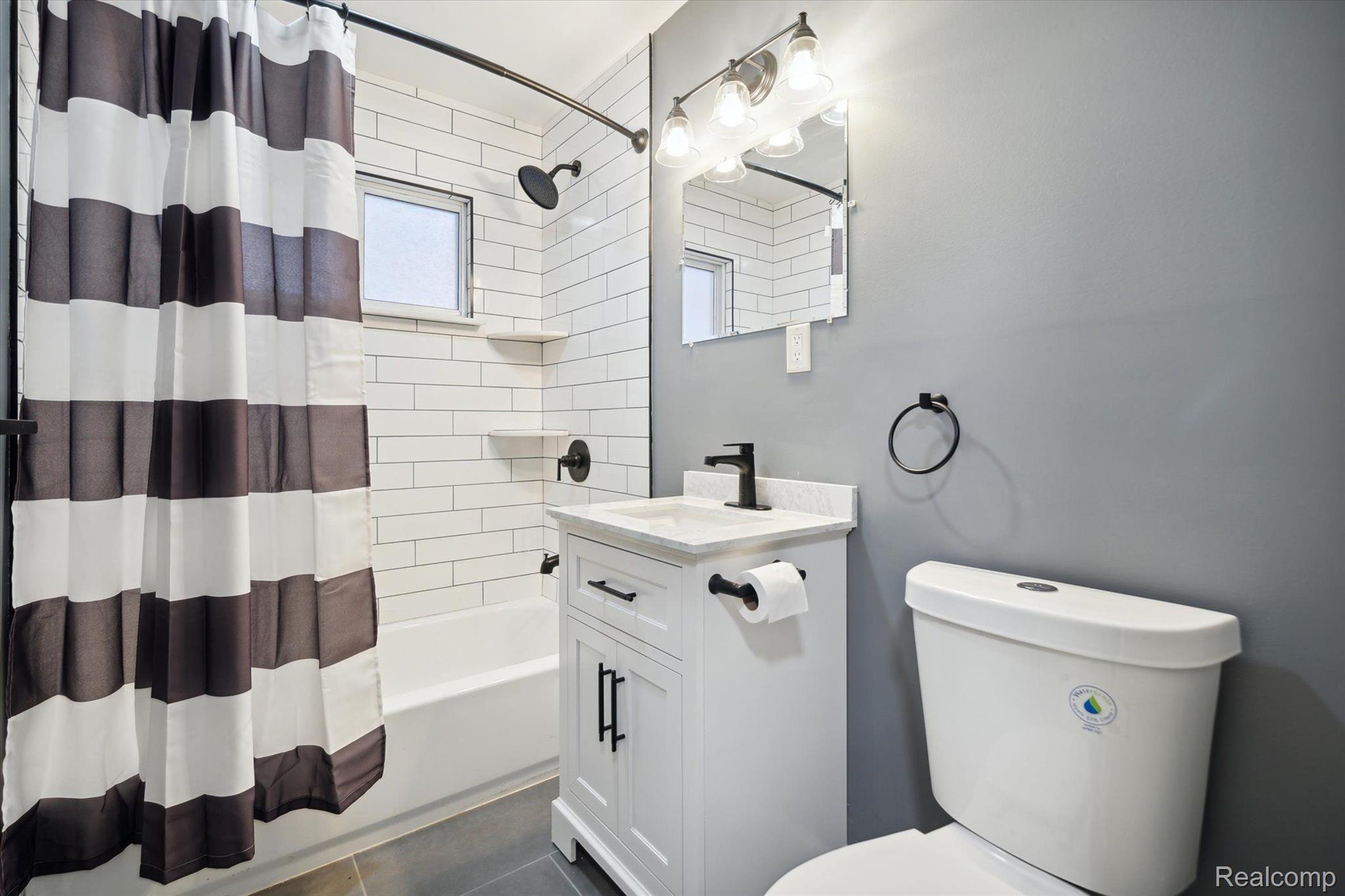 342 East Rising Street Davison, MI 48423 - Photo 12 of 33 Brand new bathroom!