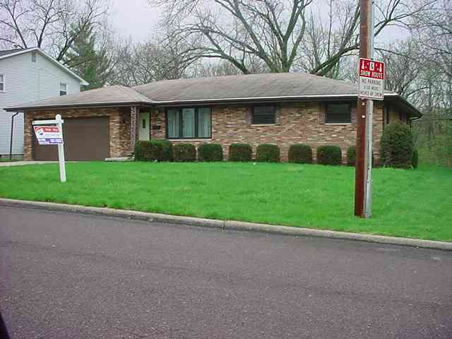3134 West Chartwell Road Peoria, IL 61614 - Photo 2 of 9 Gallery Image 2