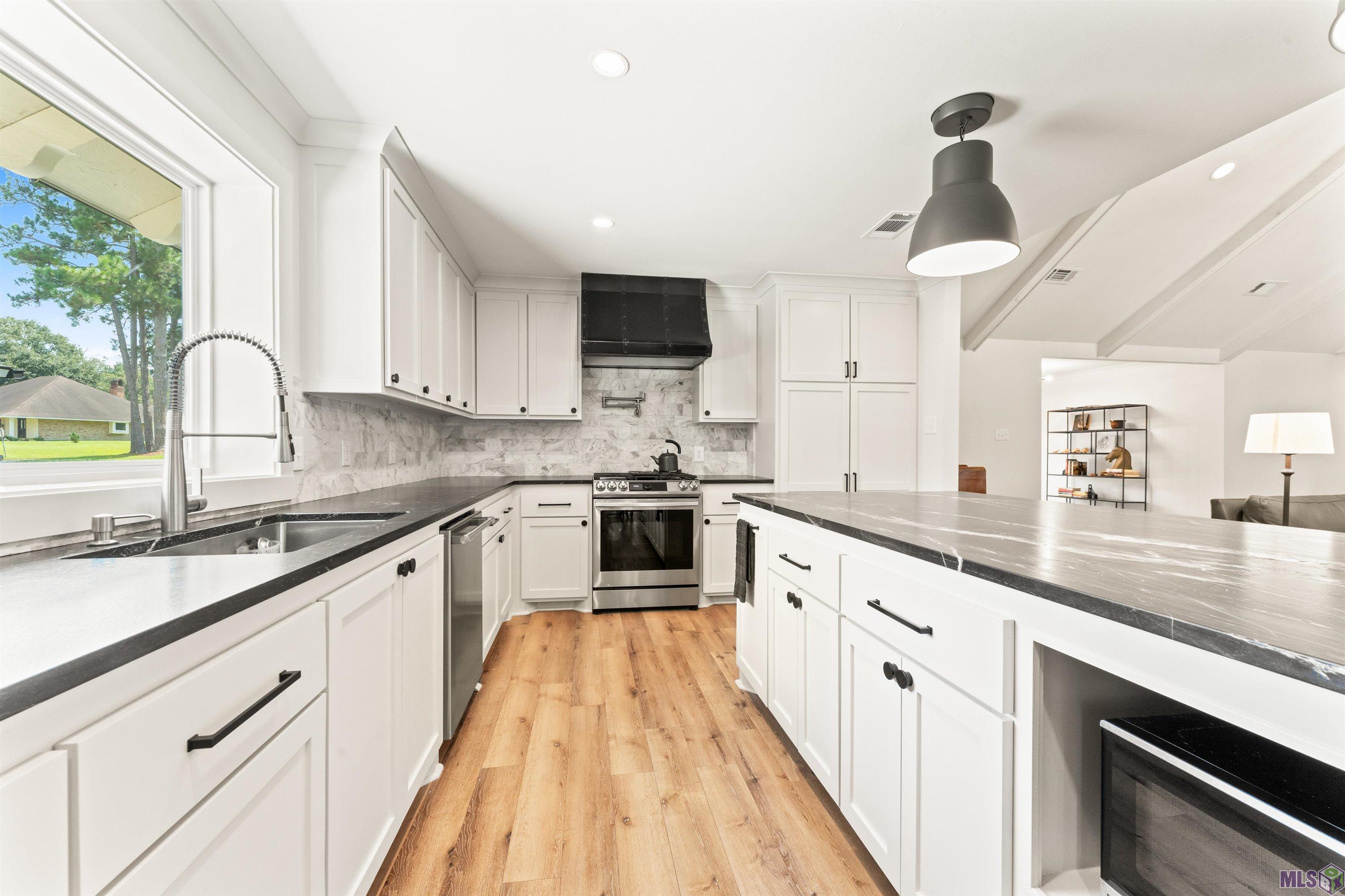 5755 Hyacinth Avenue Baton Rouge, LA 70808 - Photo 8 of 27