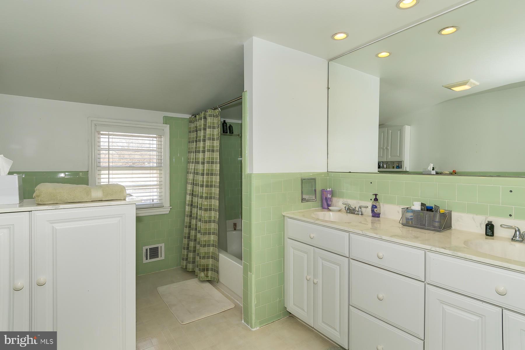 6210 North Orchard Road Linthicum, MD 21090 - Photo 22 of 30 BATHROOM 2