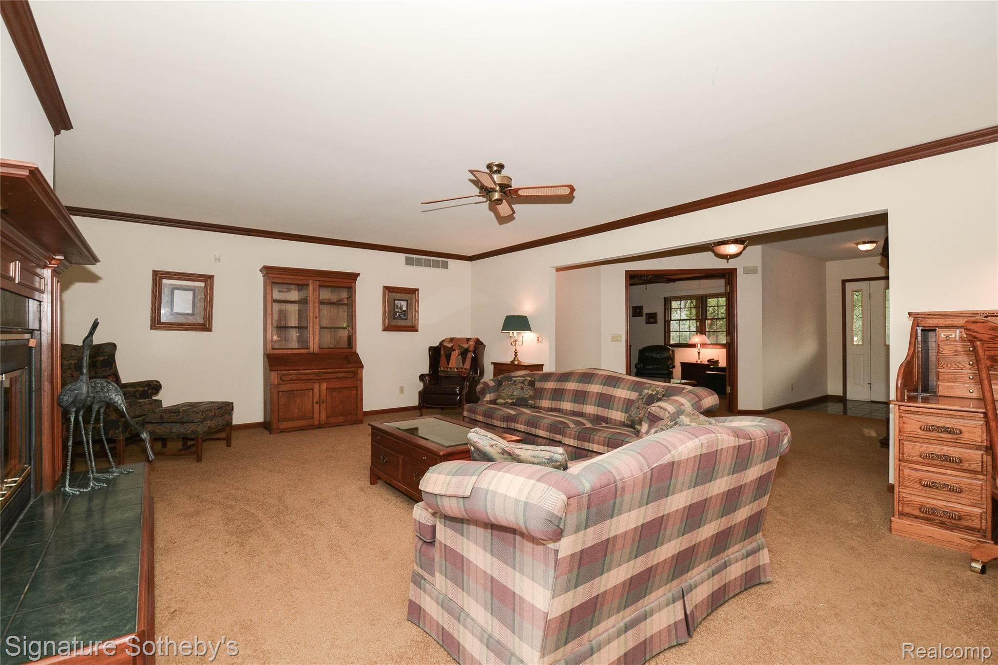 8463 Hartland Road Fenton, MI 48430 - Photo 9 of 54 DSC_6404.jpg