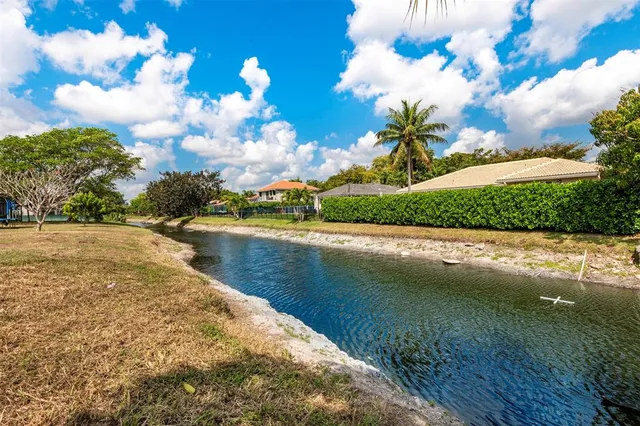 $379,990 | 5939 Northwest 52nd Street, Coral Springs, FL 33067