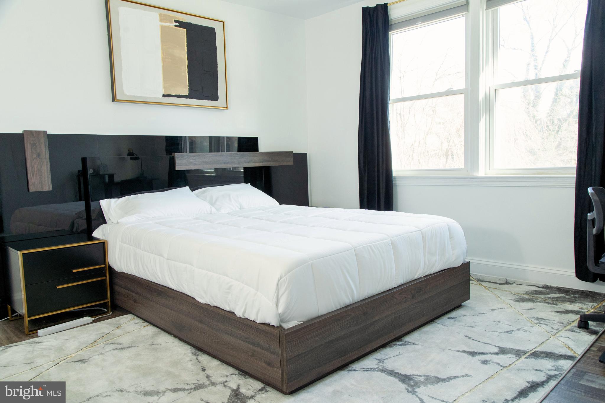 518 Random Road Baltimore, MD 21229 - Photo 11 of 29 a bedroom with a bed and a window