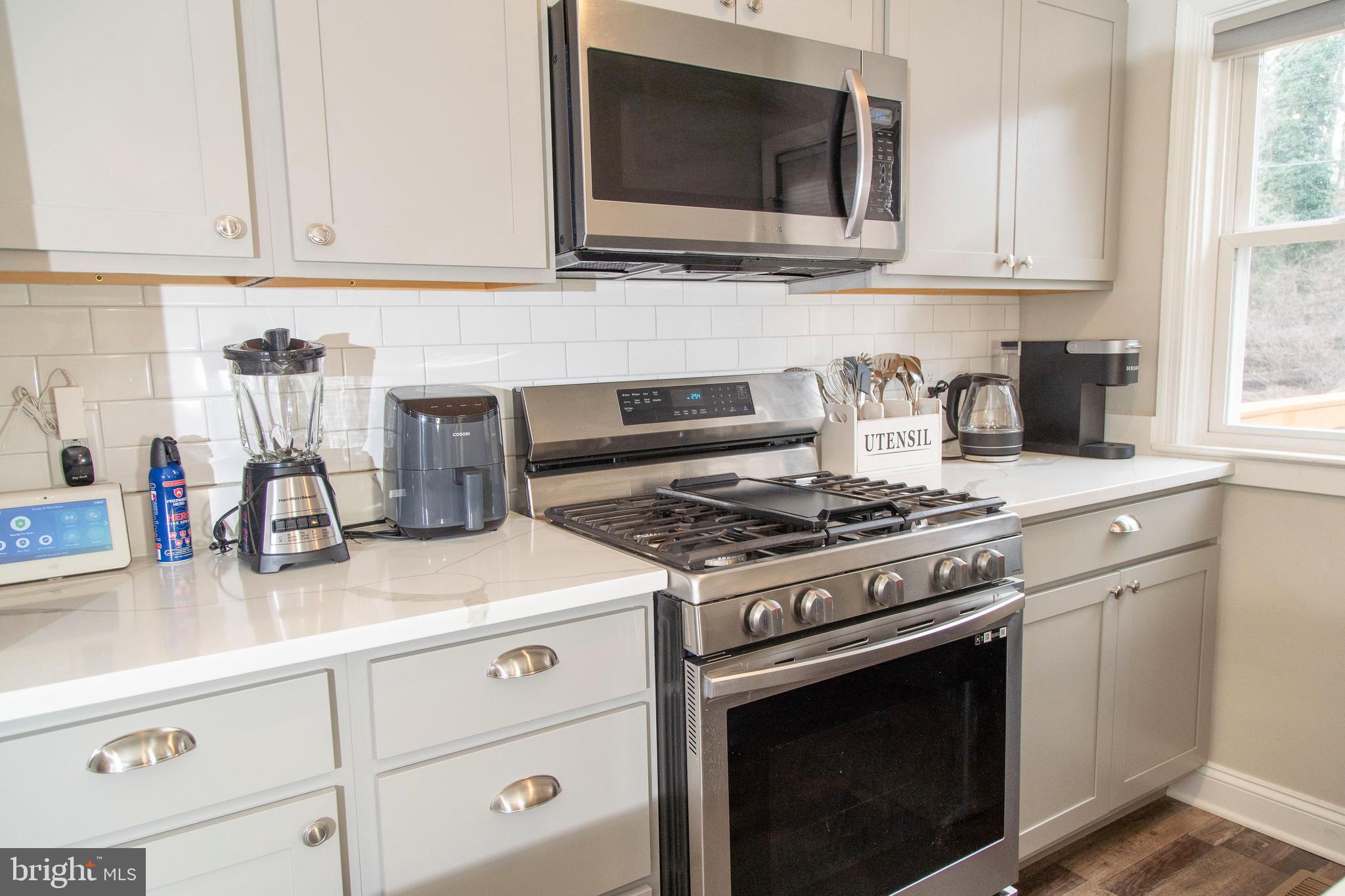 518 Random Road Baltimore, MD 21229 - Photo 8 of 29 a kitchen with granite countertop a stove and a sink