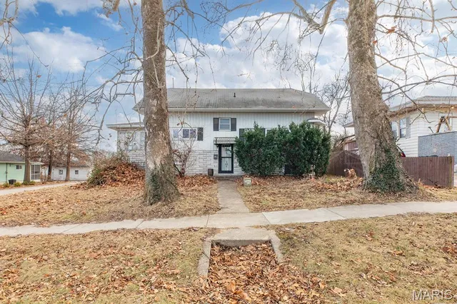 $72,500 | 2753 Hillcrest Avenue, Alton, IL 62002