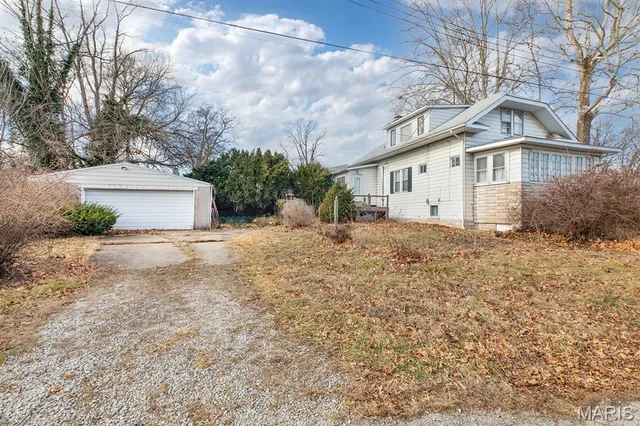 $72,500 | 2753 Hillcrest Avenue, Alton, IL 62002