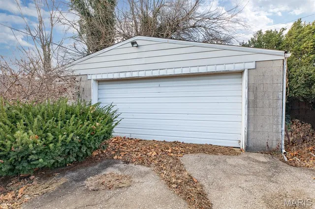 $72,500 | 2753 Hillcrest Avenue, Alton, IL 62002