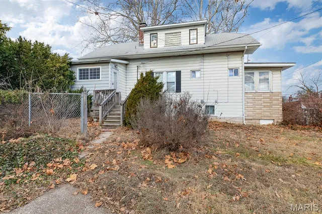 $72,500 | 2753 Hillcrest Avenue, Alton, IL 62002