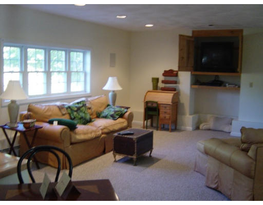 45 Middle Road Haverhill, MA 01830 - Photo 3 of 6 Gallery Image 3