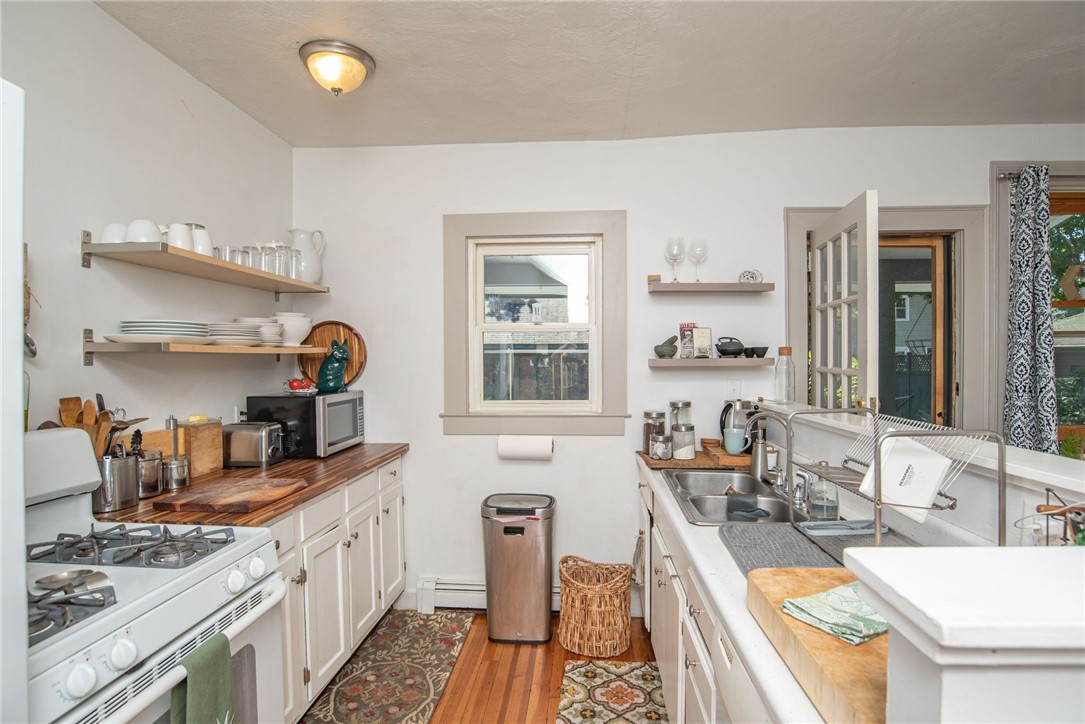 136 Arnold Avenue Cranston, RI 02905 - Photo 19 of 50