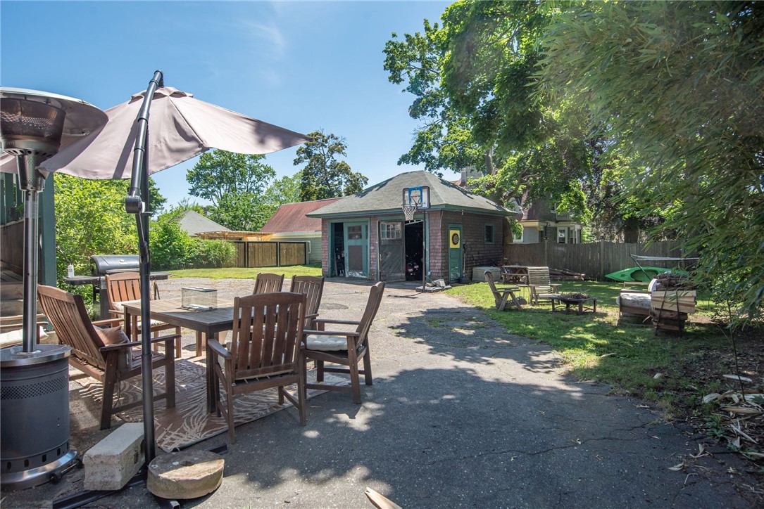 136 Arnold Avenue Cranston, RI 02905 - Photo 4 of 50