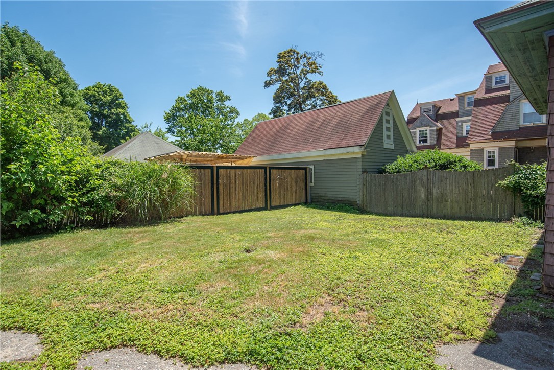136 Arnold Avenue Cranston, RI 02905 - Photo 7 of 50