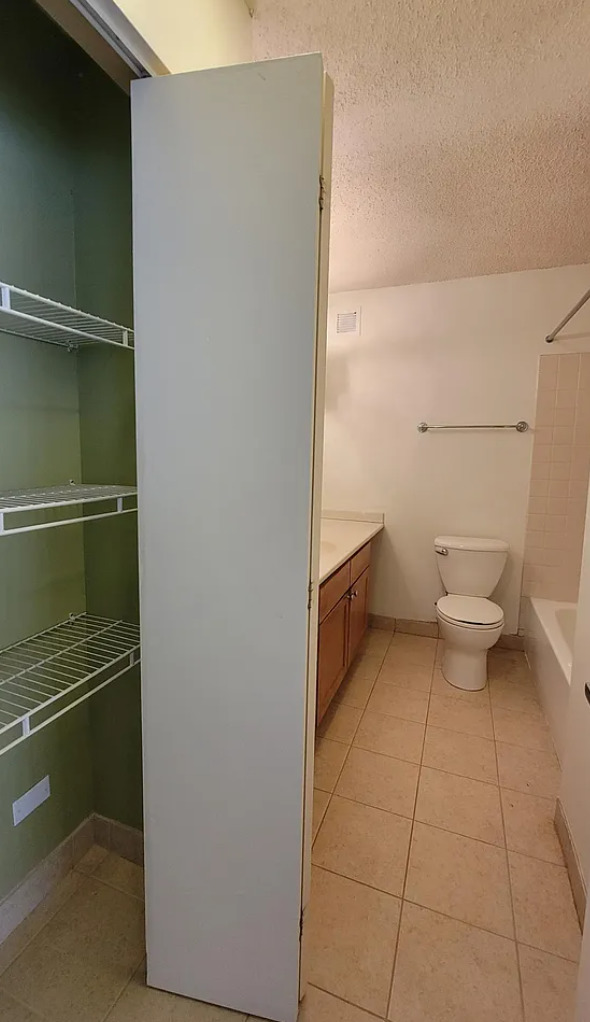 30 East Huron Street, Unit 1908 Chicago, IL 60611 - Photo 8 of 28