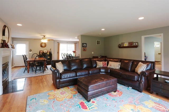 1100 Inverlieth Road Lake Forest, IL 60045 - Photo 3 of 20