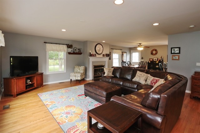 1100 Inverlieth Road Lake Forest, IL 60045 - Photo 4 of 20