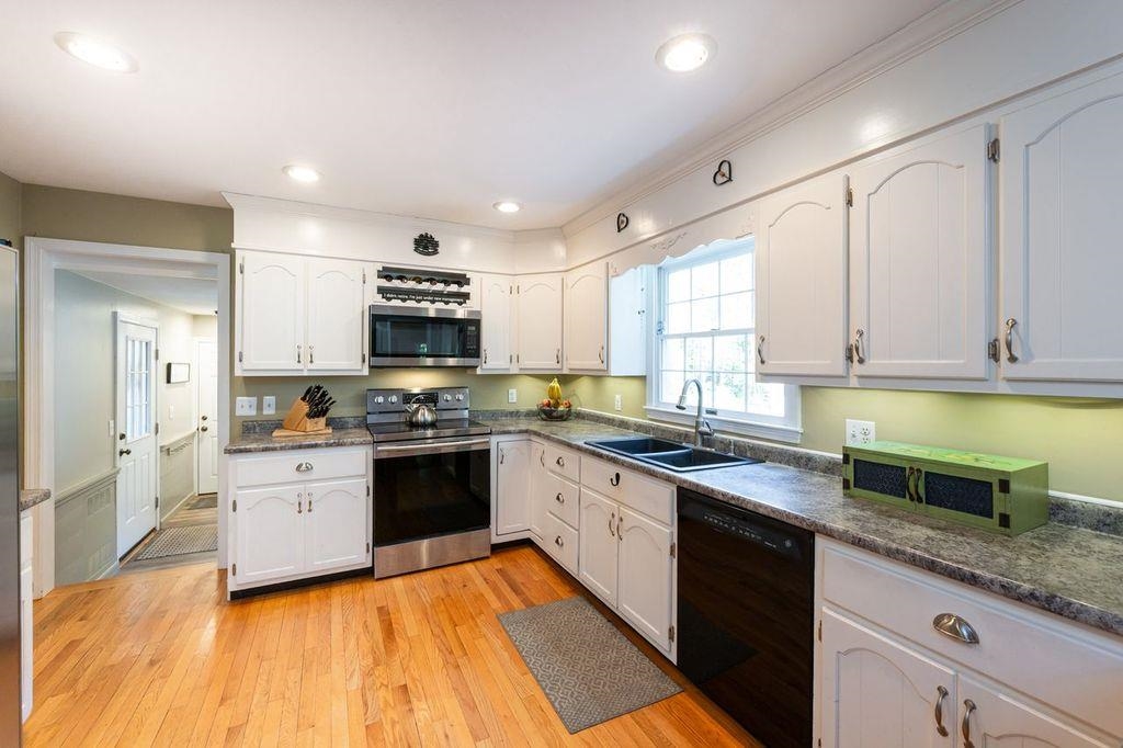 4 Huckleberry Lane Atkinson, NH 03811 - Photo 15 of 42