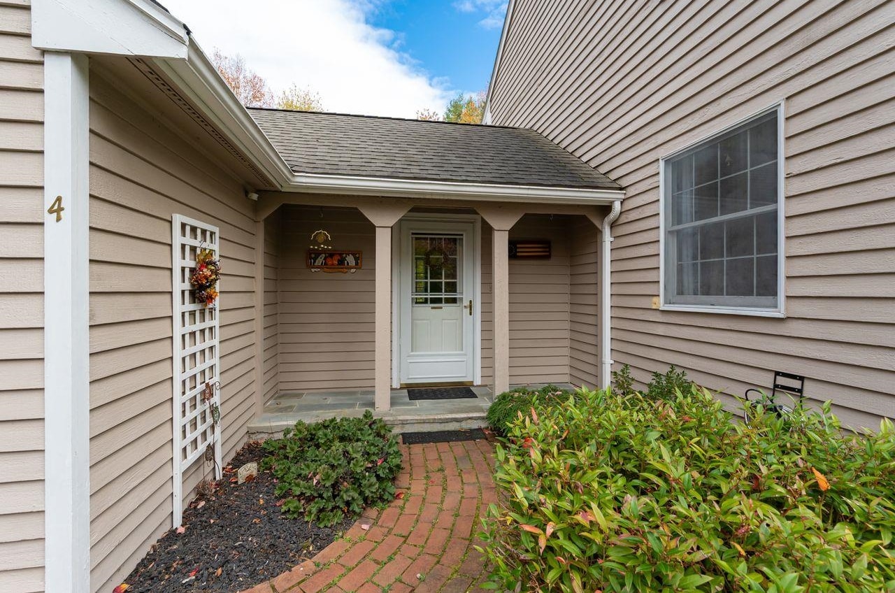 4 Huckleberry Lane Atkinson, NH 03811 - Photo 4 of 42