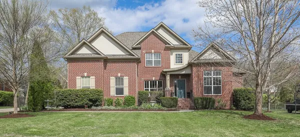 $889,900 | 1060 Dorset Drive, Hendersonville, TN 37075