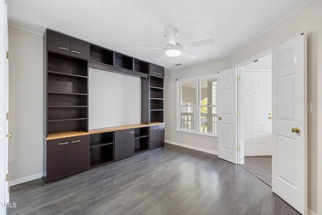 a car parked in front of a building