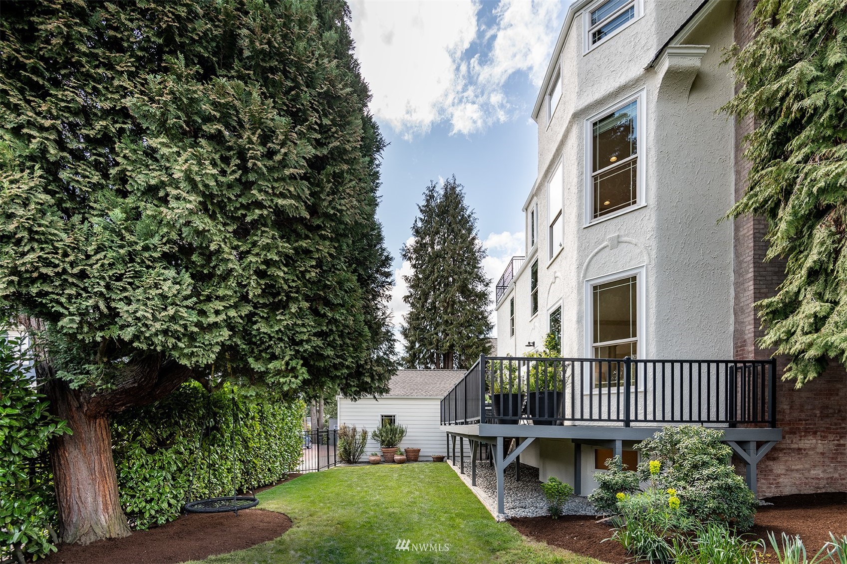 830 35th Avenue Seattle, WA 98122 - Photo 12 of 40 front view of a house