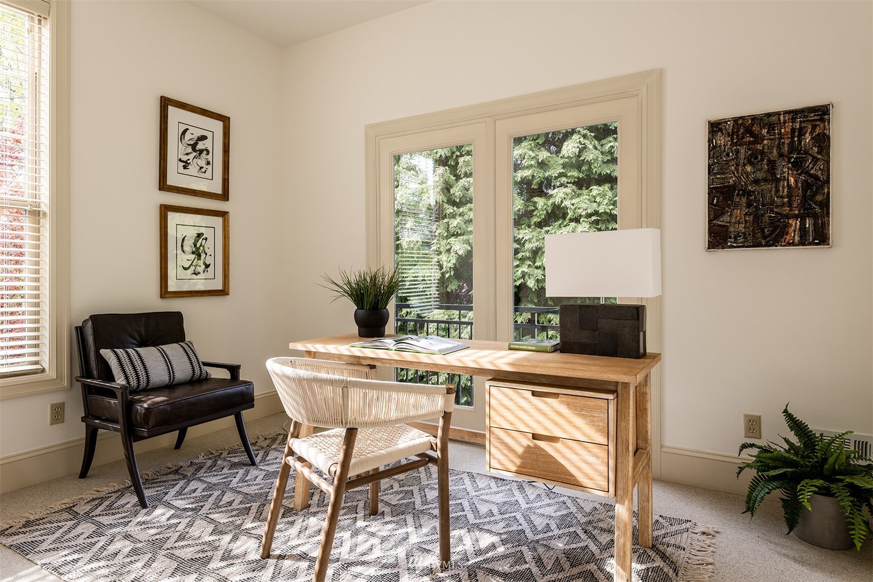 830 35th Avenue Seattle, WA 98122 - Photo 21 of 40 a dining room with furniture and window