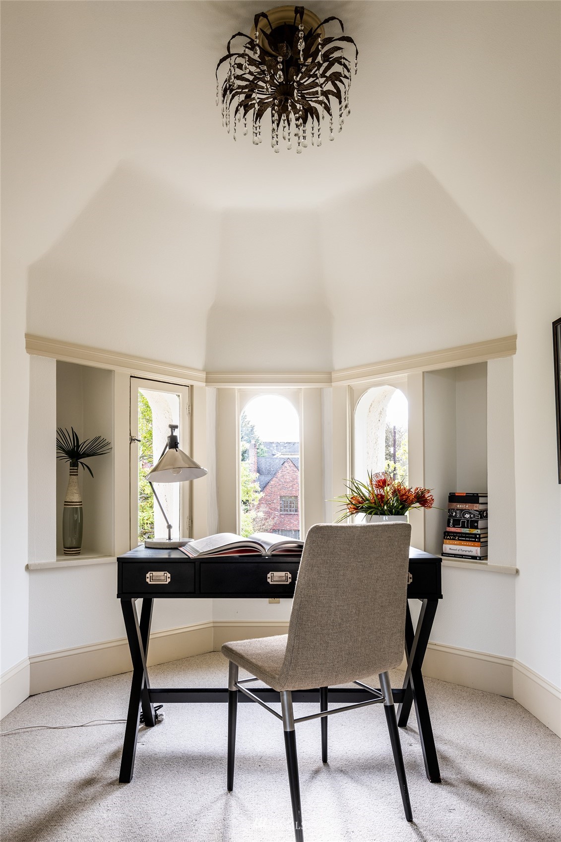 830 35th Avenue Seattle, WA 98122 - Photo 29 of 40 a dining room with furniture and window