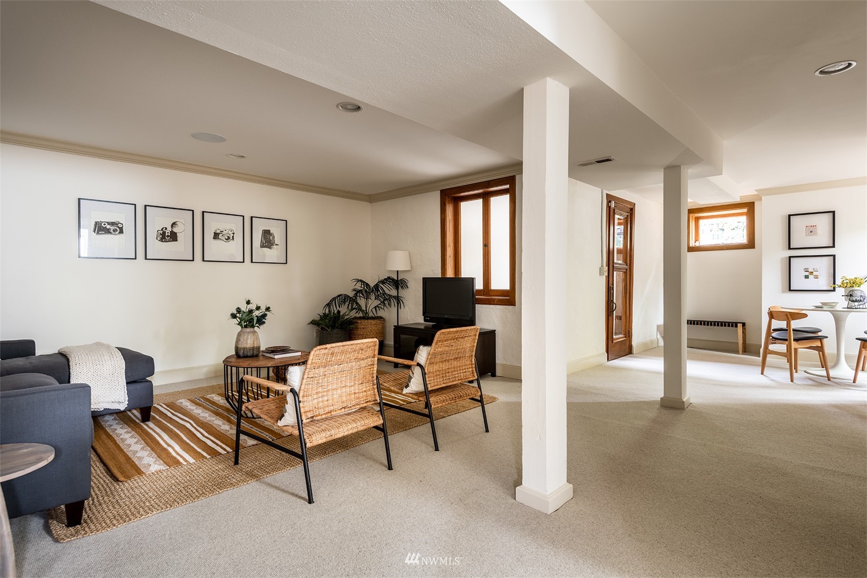830 35th Avenue Seattle, WA 98122 - Photo 34 of 40 a living room with furniture and a table