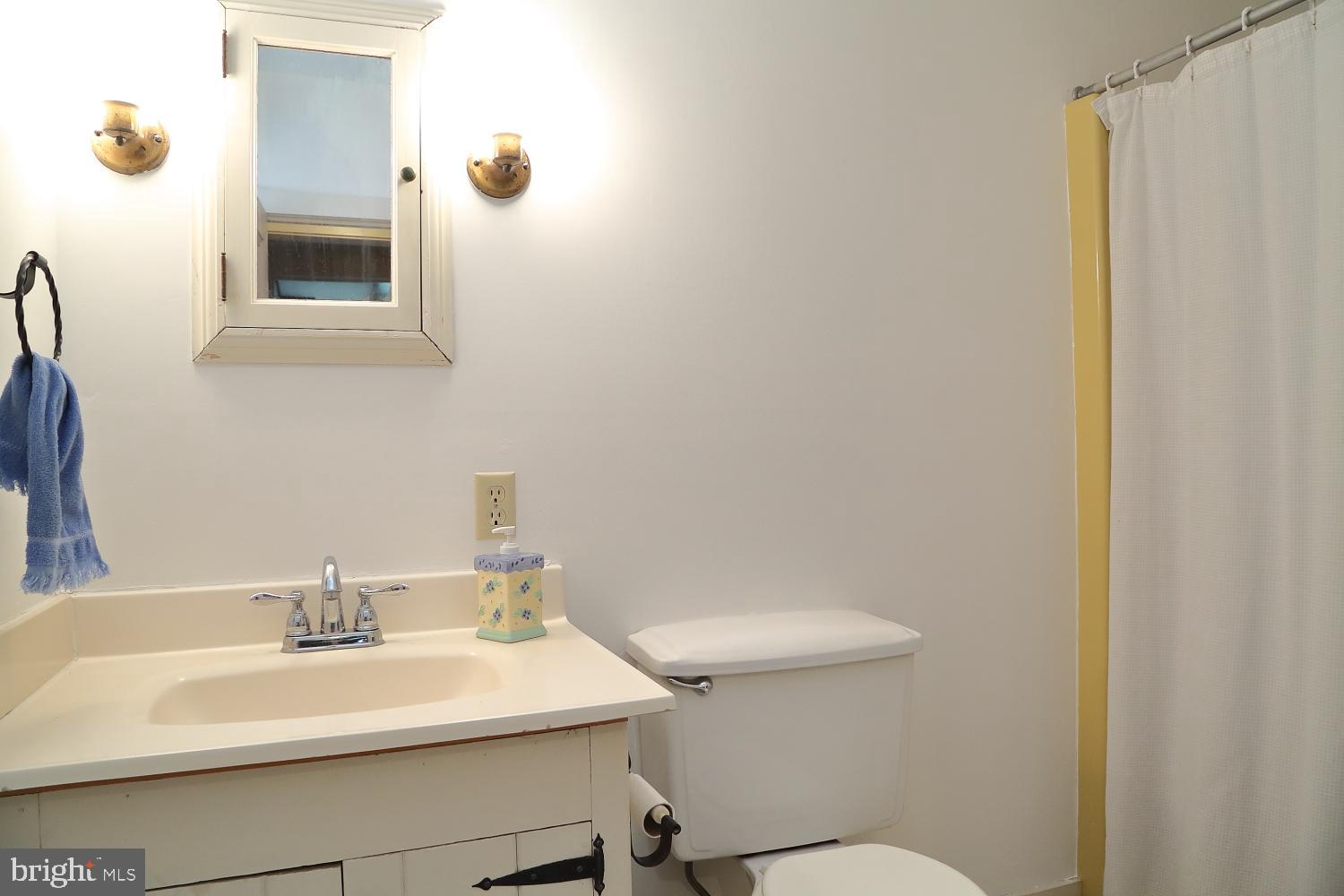 3175 Anchor Road Washington Boro, PA 17582 - Photo 13 of 72 1ST FLOOR MAIN BATHROOM MAIN HOUSE