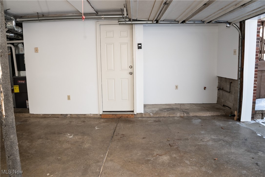 158 Morningside Road Niles, OH 44446 - Photo 28 of 36 View of garage