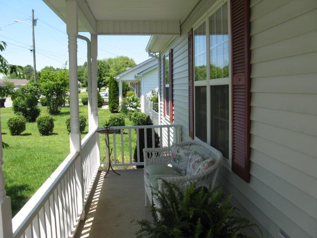 1129 Silverado Way Murfreesboro, TN 37130 - Photo 2 of 20 A pleasant front porch welcomes family and friends.