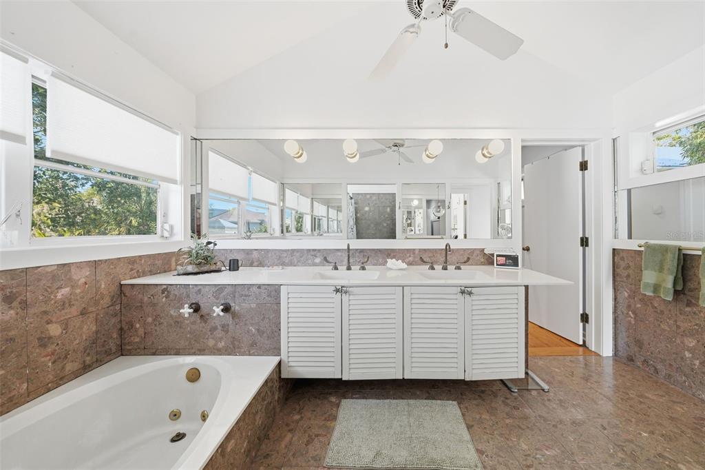 700 Lands End Drive Longboat Key, FL 34228 - Photo 24 of 70